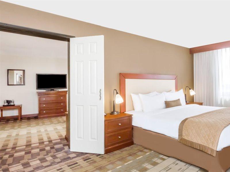 Clarion Hotel & Suites Mount Laurel Ngoại thất bức ảnh