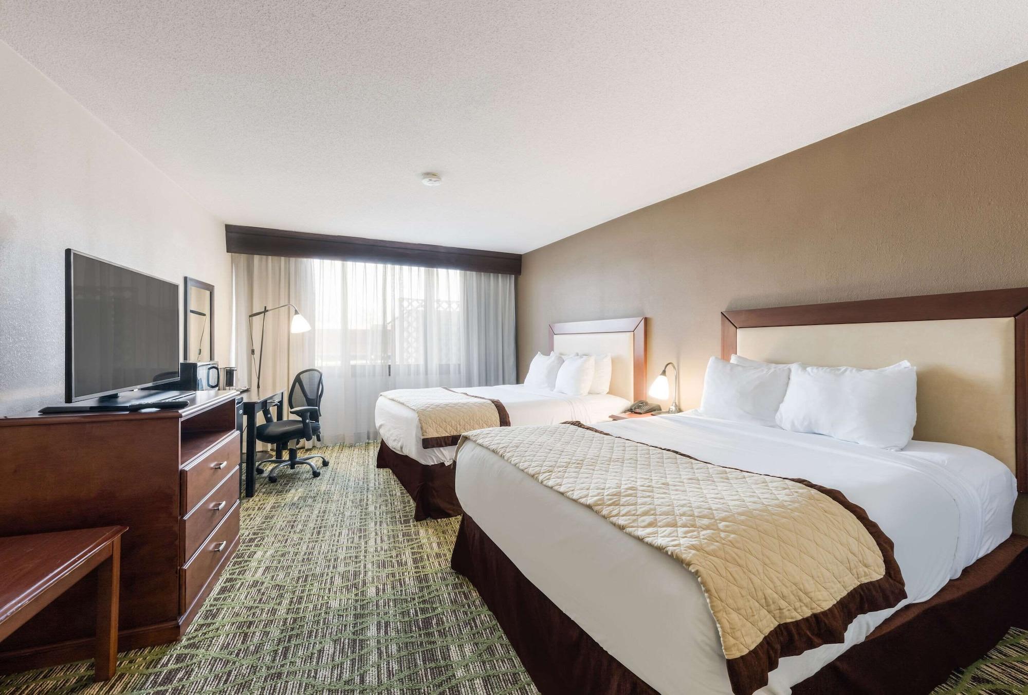 Clarion Hotel & Suites Mount Laurel Ngoại thất bức ảnh