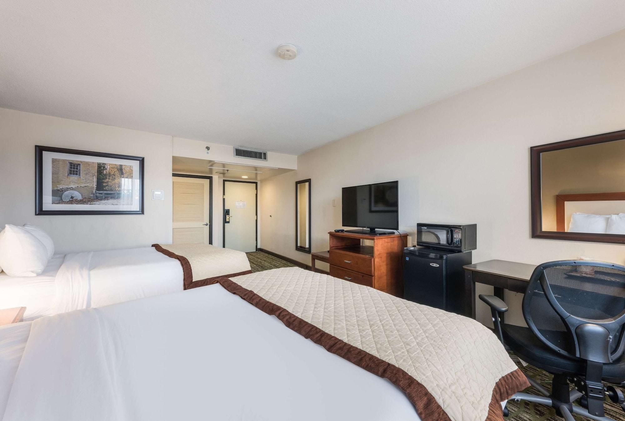 Clarion Hotel & Suites Mount Laurel Ngoại thất bức ảnh