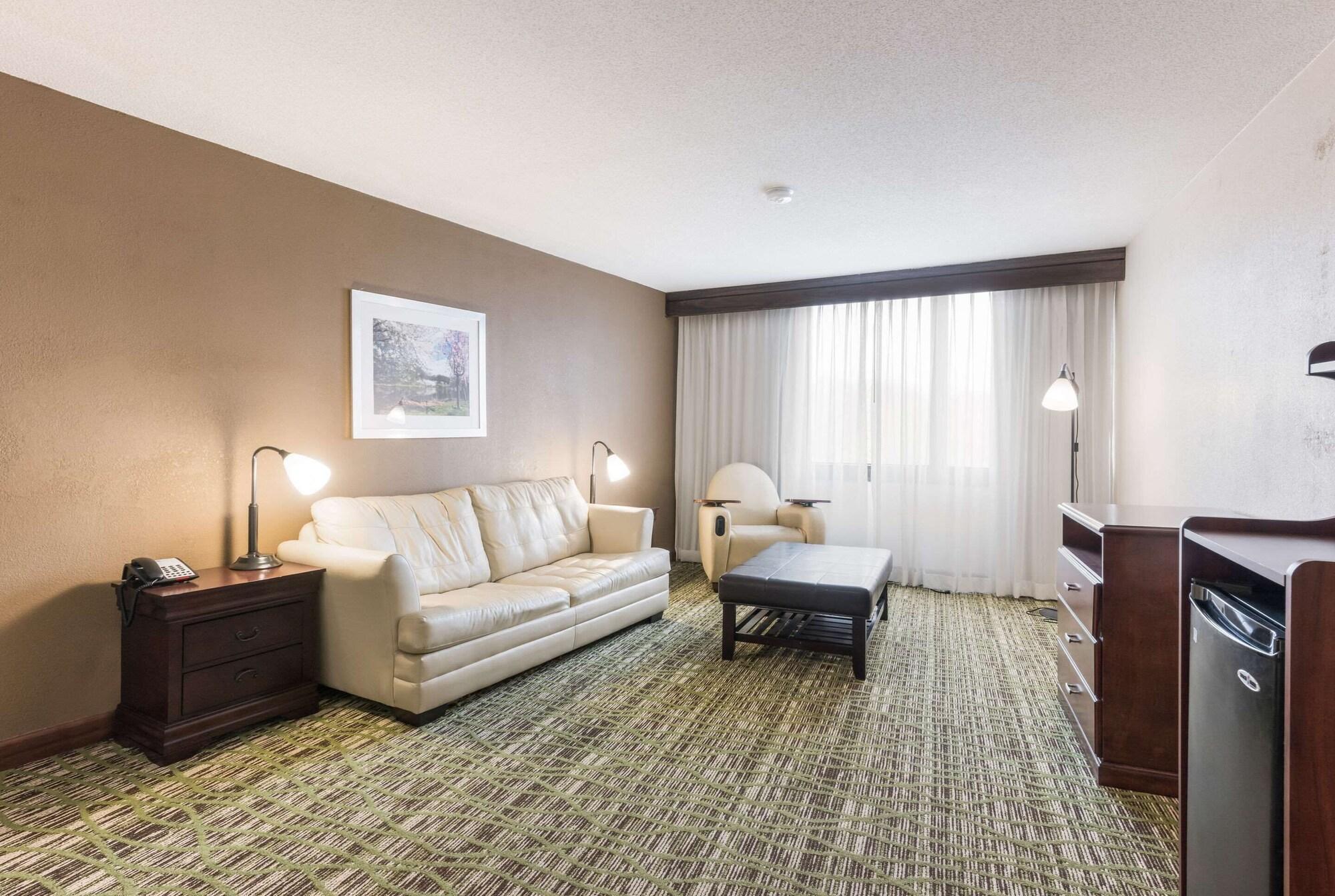 Clarion Hotel & Suites Mount Laurel Ngoại thất bức ảnh