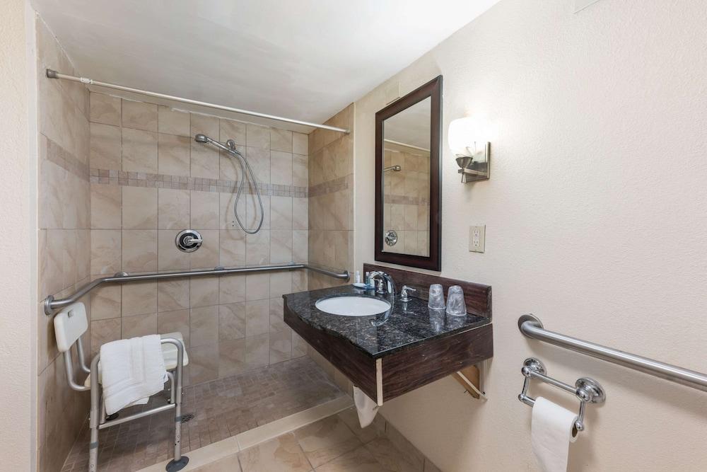 Clarion Hotel & Suites Mount Laurel Ngoại thất bức ảnh