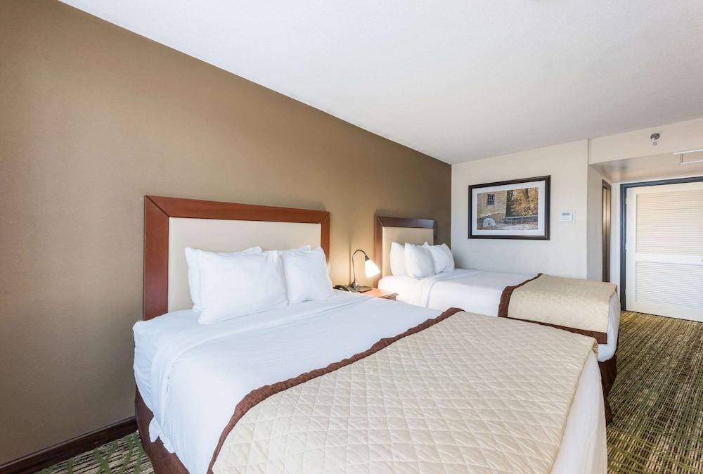 Clarion Hotel & Suites Mount Laurel Ngoại thất bức ảnh