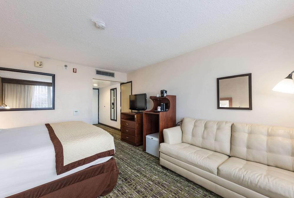 Clarion Hotel & Suites Mount Laurel Ngoại thất bức ảnh
